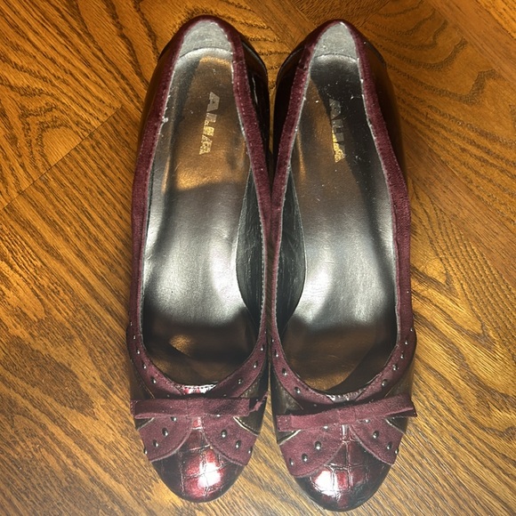 Vintage Maroon snake skin design kitten heel - Picture 6 of 7